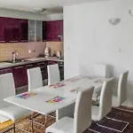 2 Bedroom Gorgeous In 노비비노돌스키