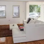 2 Bedroom Gorgeous In 아파트 *