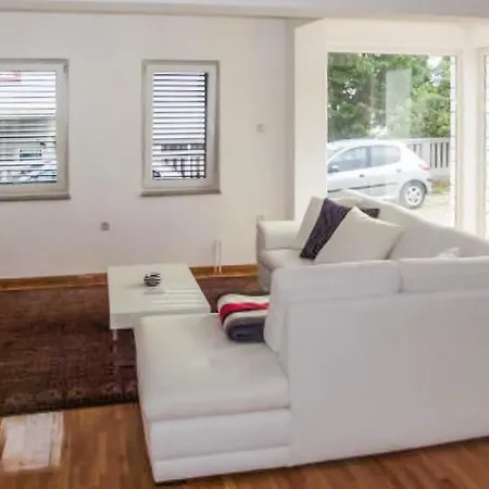 Gorgeous In شقة *