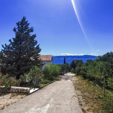 2 Bedroom Beautiful In Novi Vinodolski