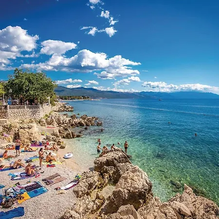 Gorgeous In نوفي فينودولسكي